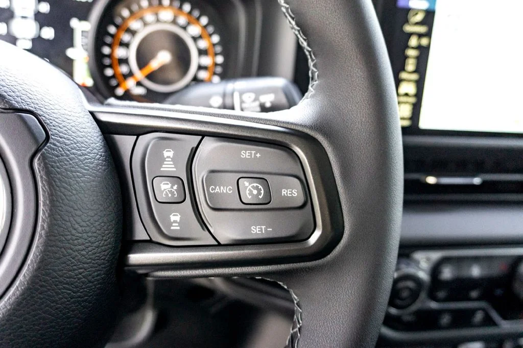 New 2025 Gray Jeep Mojave image 14