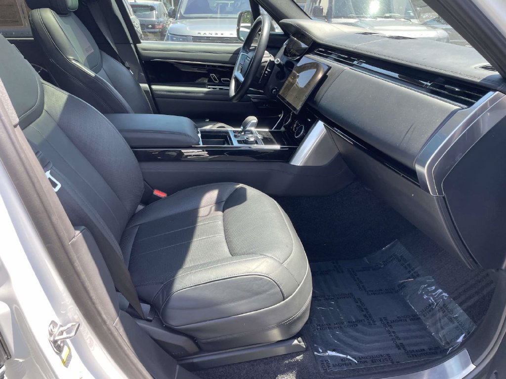 Used 2022 Fuji White Land Rover SE image 21