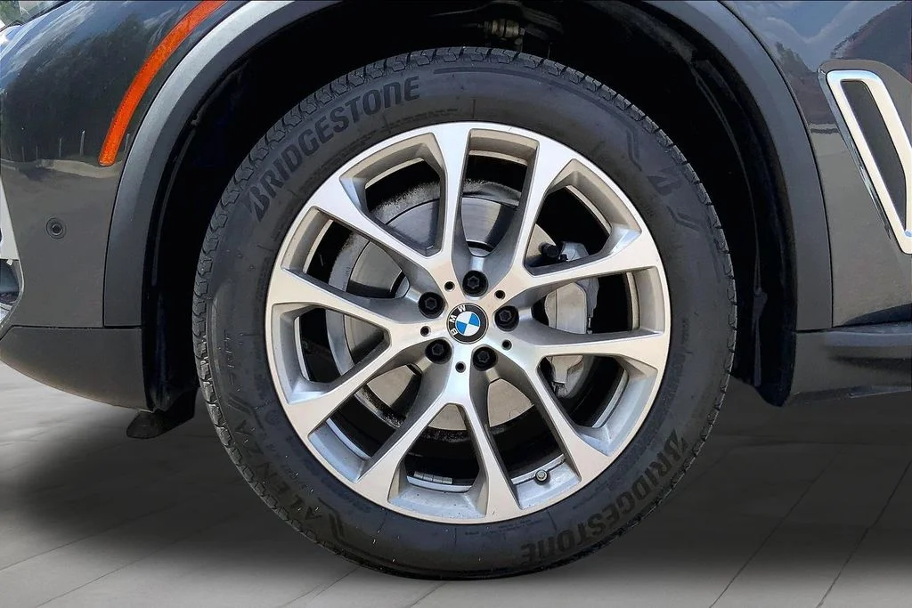 Used 2023 Gray BMW xDrive40i image 33