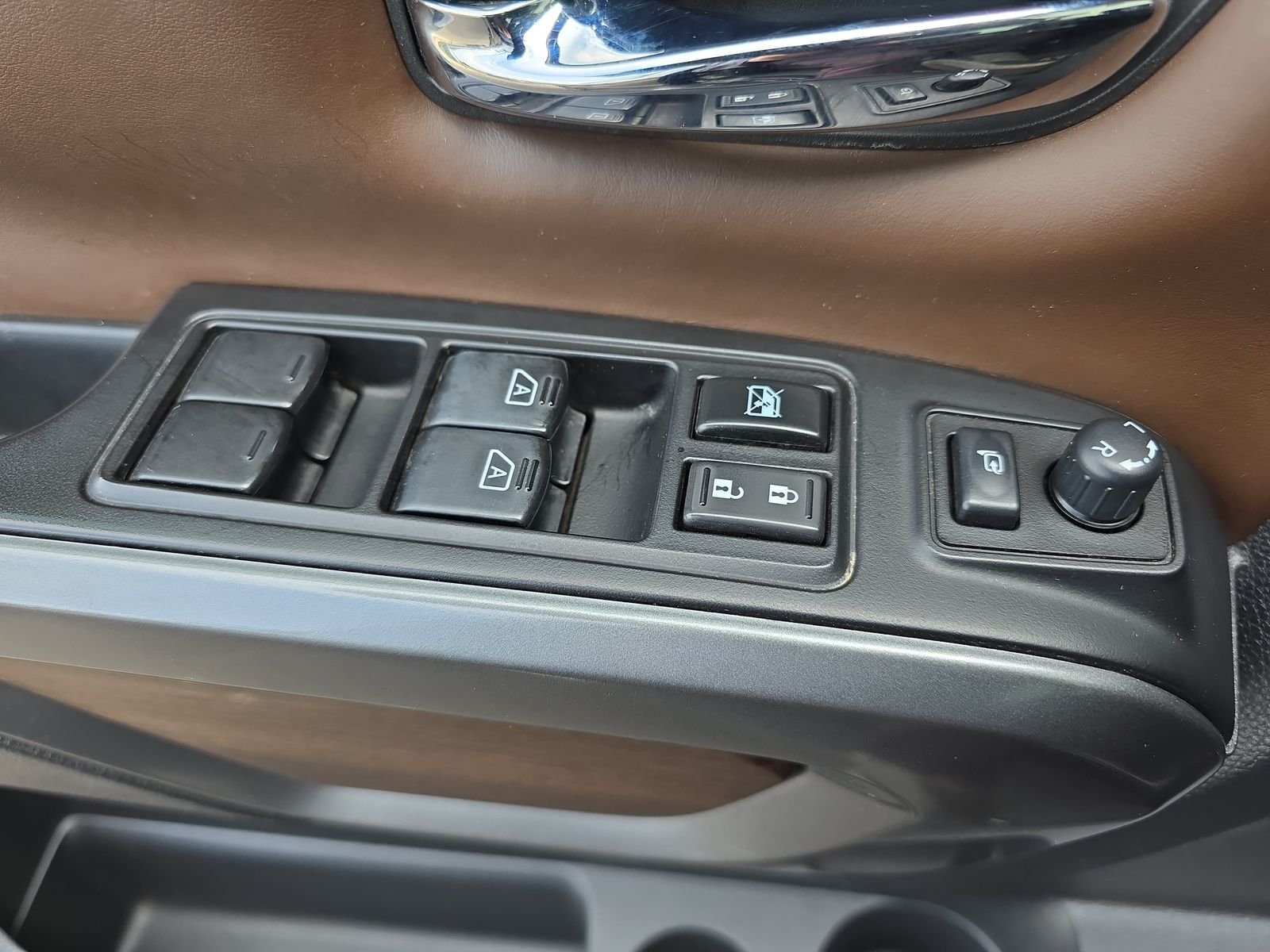 Used 2018 Black Nissan Platinum Reserve image 30