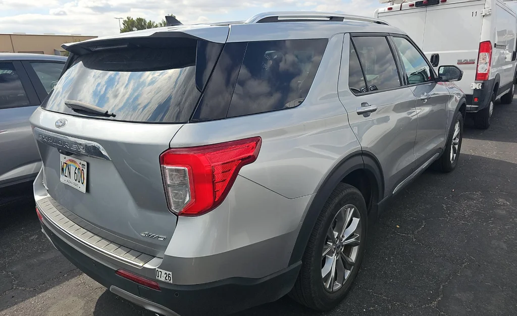 Used 2024 Silver Ford Limited image 3