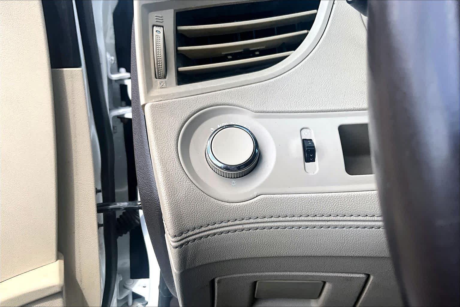 Used 2015 White Frost Tricoat Buick Leather image 34