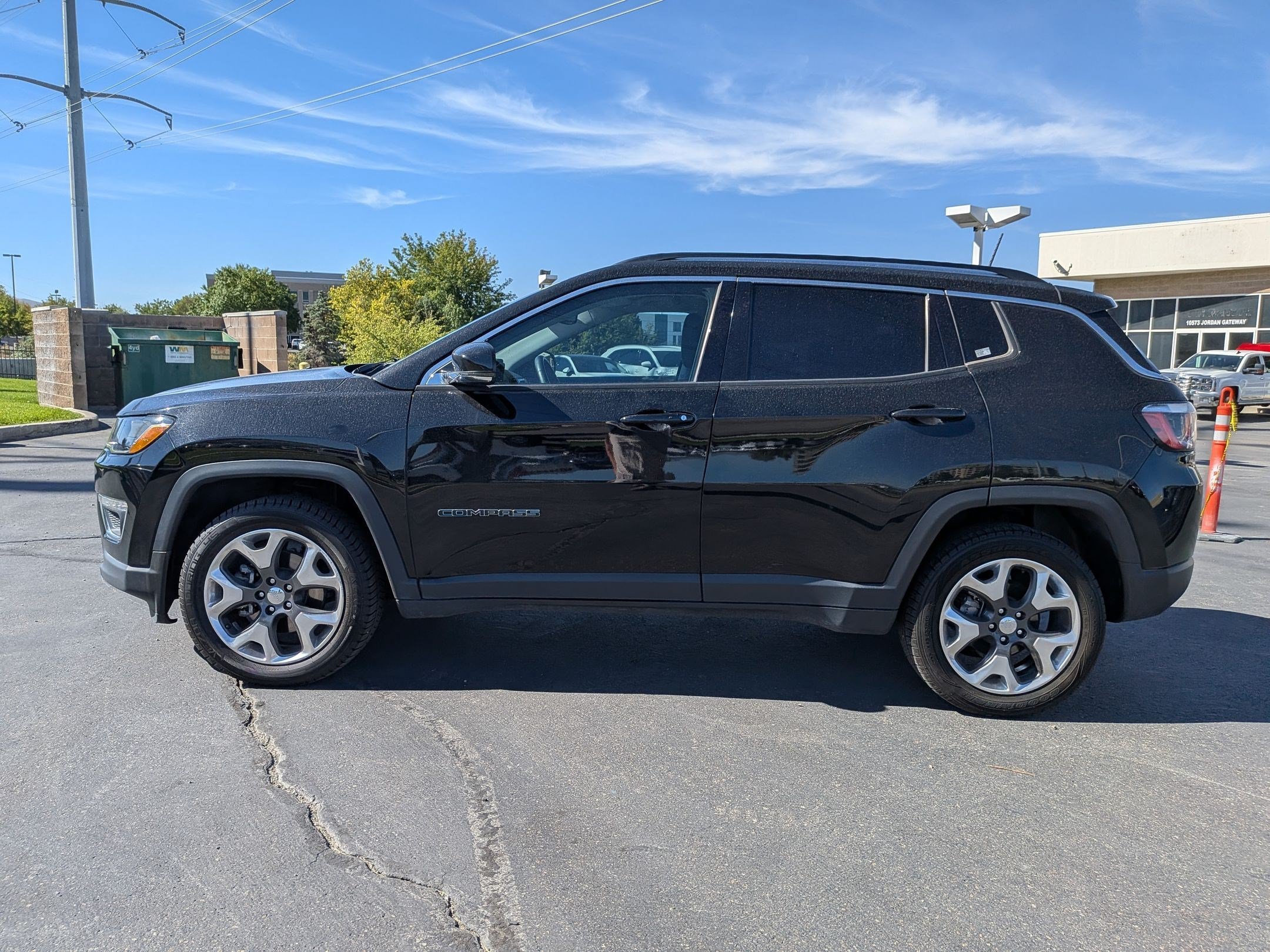Certified Used 2019 Diamond Black Crystal Pearlcoat Jeep Limited image 3