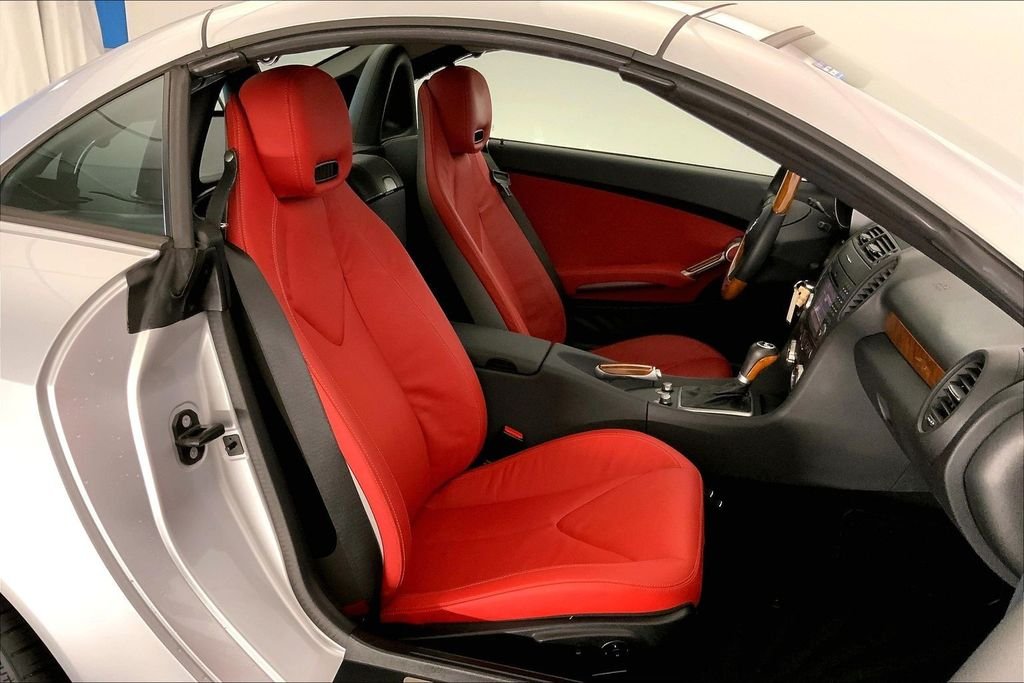Used 2010  Mercedes-Benz SLK 350 image 6