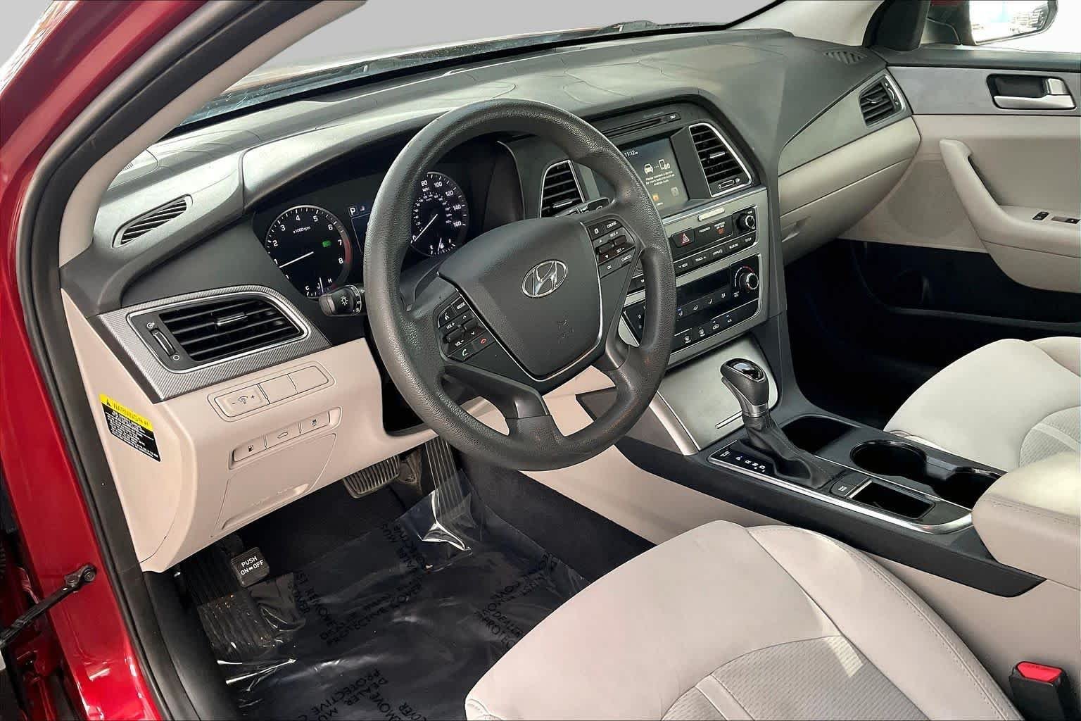 Used 2016 Venetian Red Hyundai 2.4L SE image 18