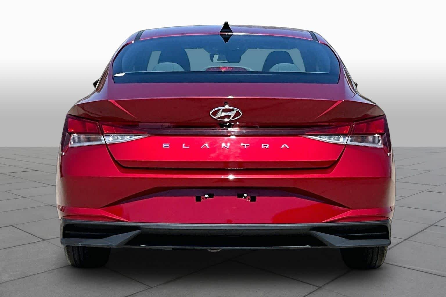 Used 2023 Ultimate Red Hyundai SEL image 5