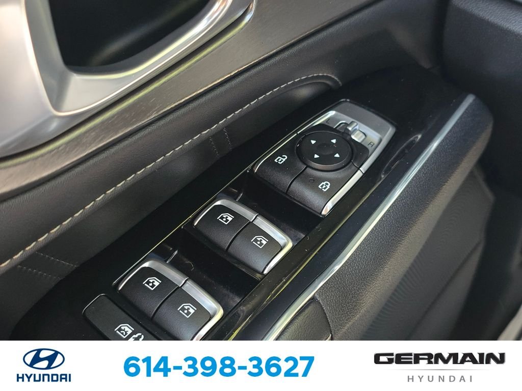 Used 2022 White Kia SX image 27
