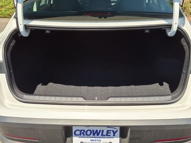 New 2026 Snow White Pearl Kia LXS image 24