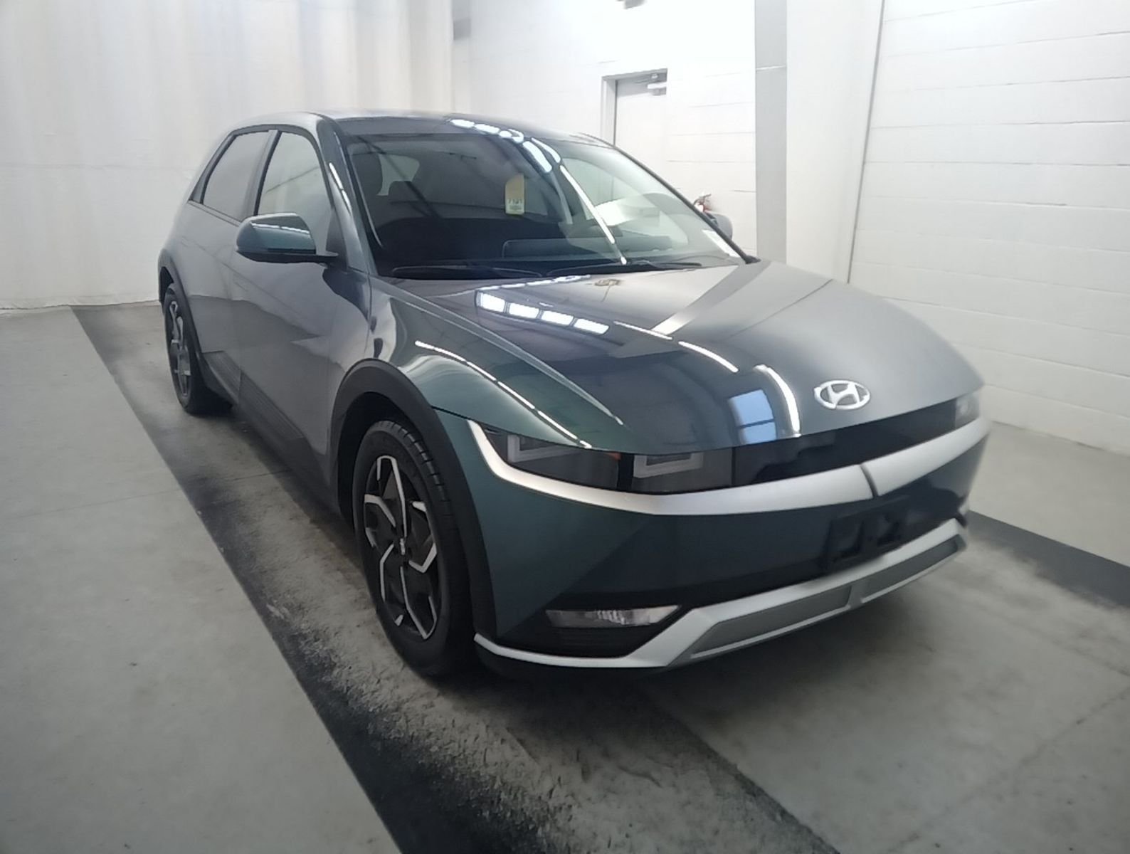 Used 2024 Green Hyundai SEL image 4