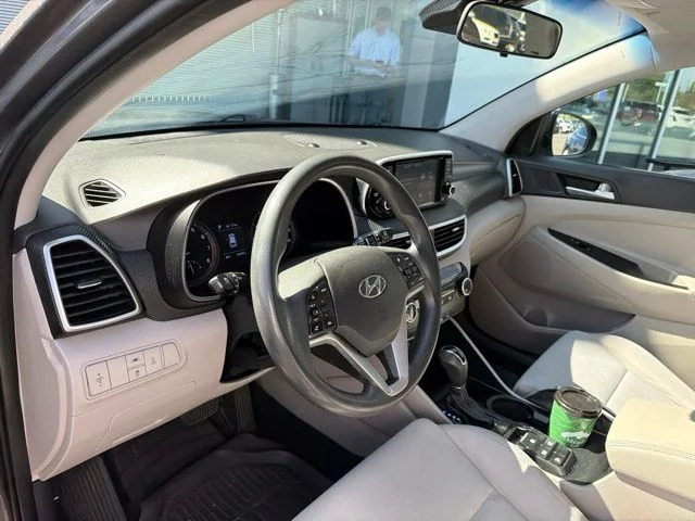 Used 2020 Gray Hyundai SE image 5