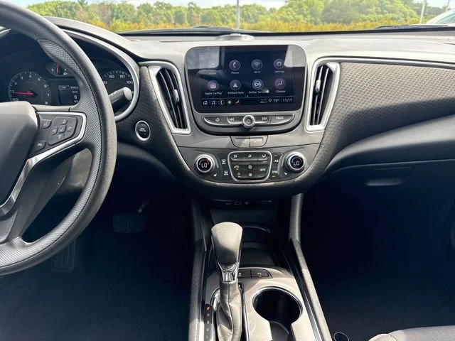 Used 2025 Mineral Gray Metallic Chevrolet 1LT image 18
