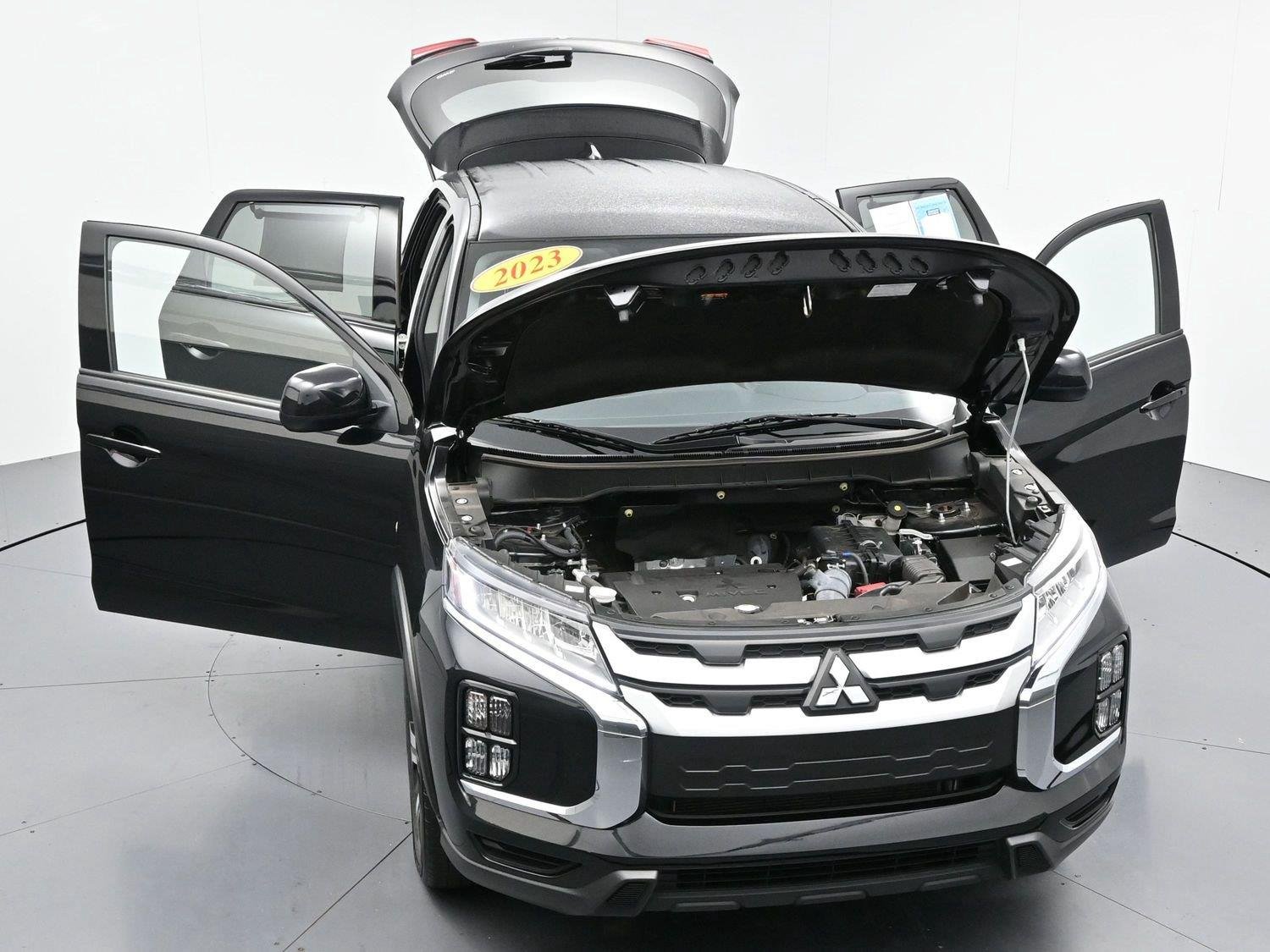 Used 2023 Labrador Black Pearl Mitsubishi ES image 37