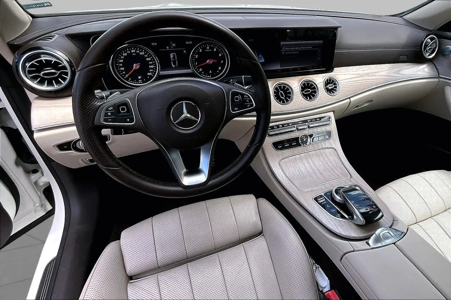 Used 2018 designo Diamond White Mercedes-Benz E 400 image 16