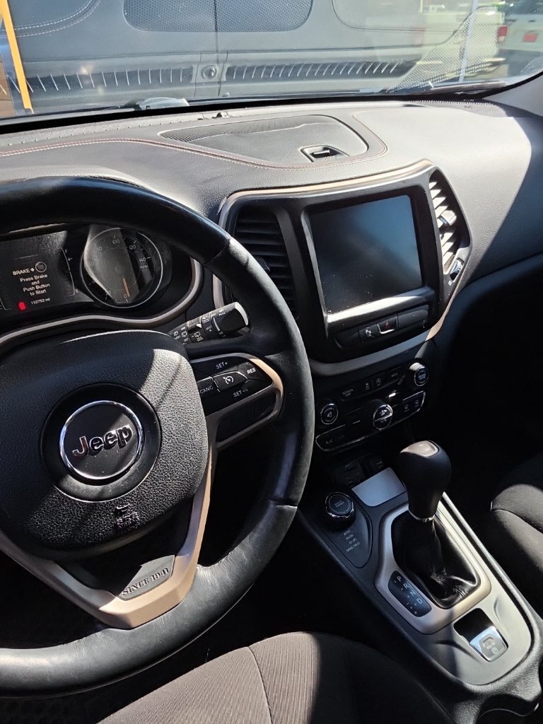 Used 2017 Gray Jeep Latitude image 6
