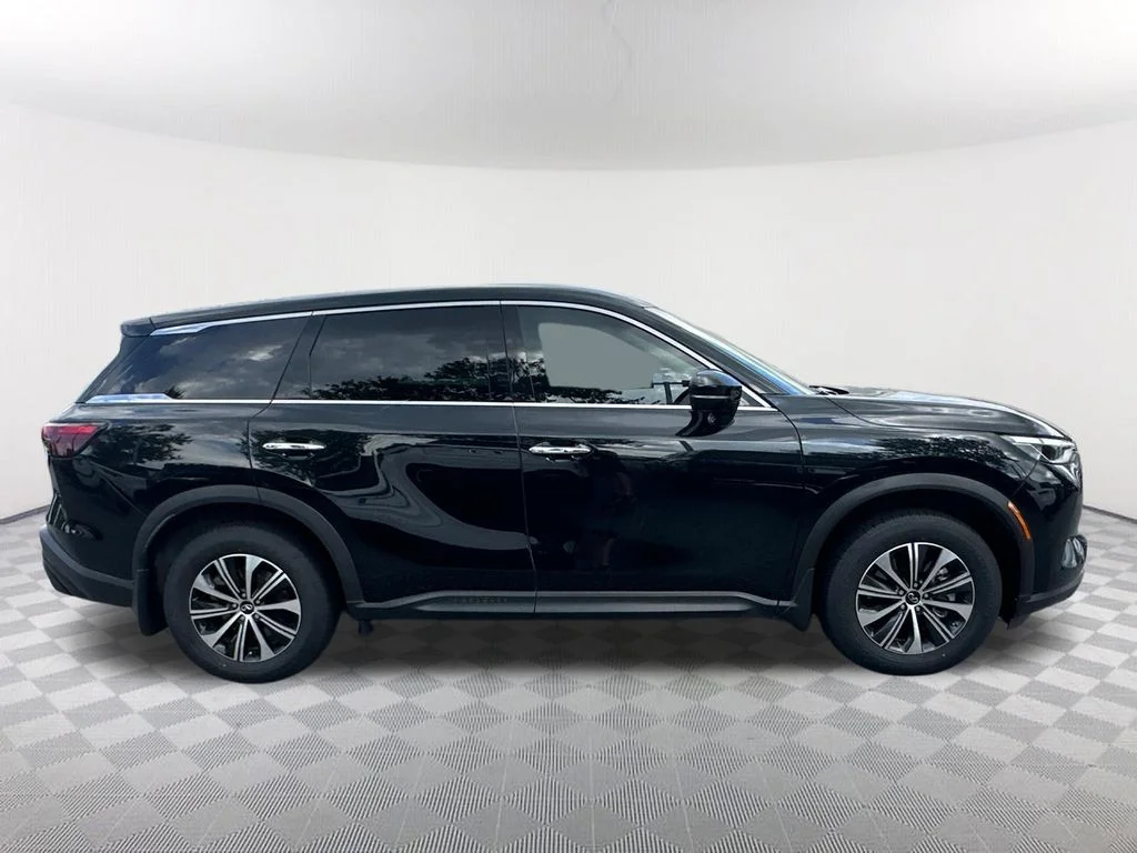 Used 2024 Black INFINITI PURE image 4