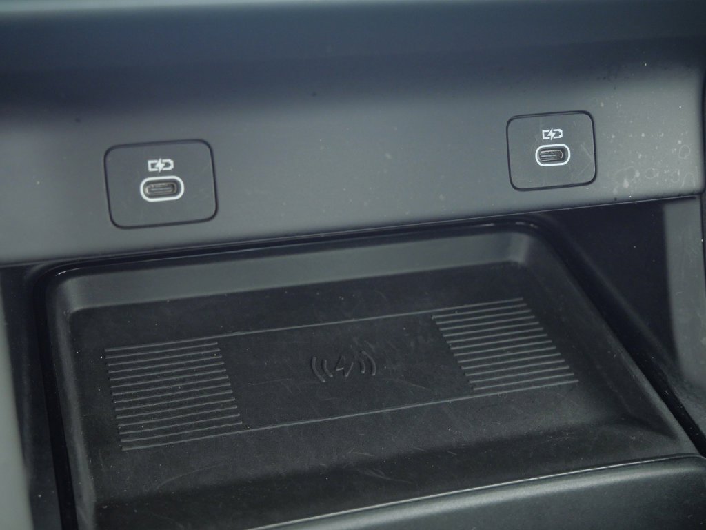 Used 2024 Gray Land Rover S image 49