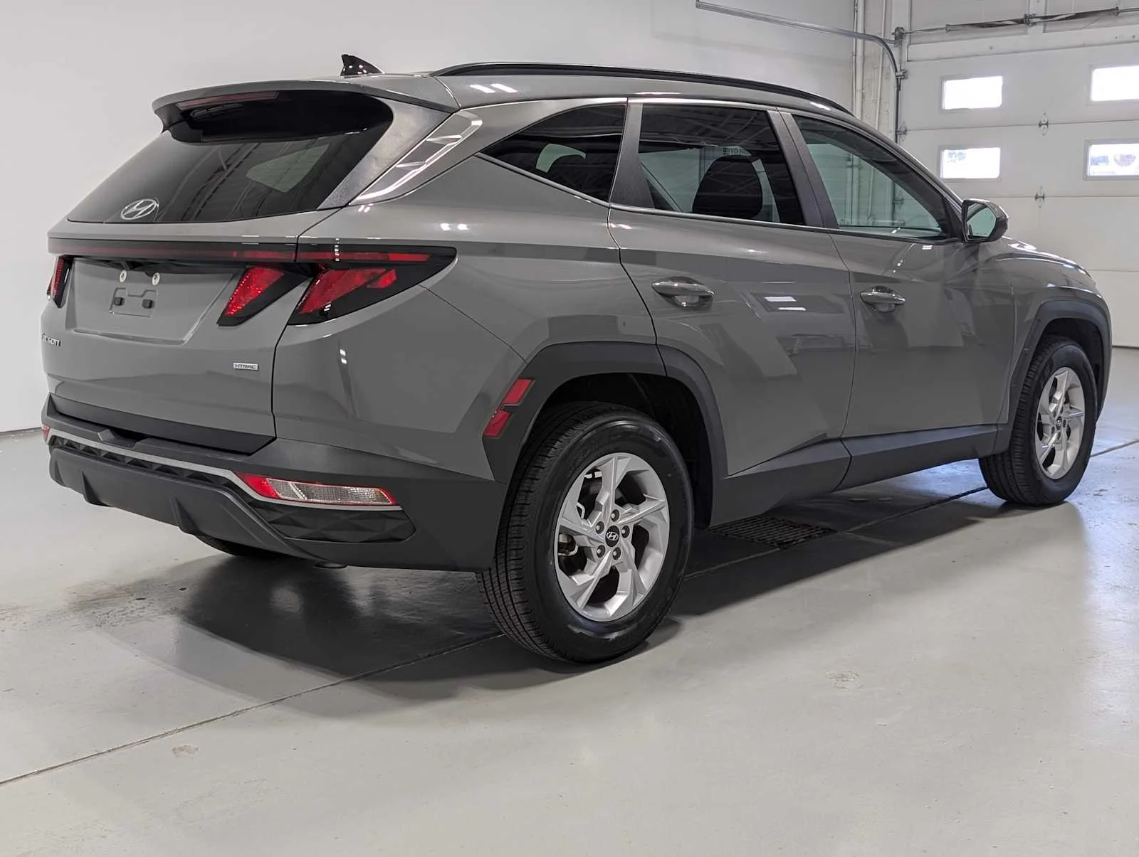 Used 2024 Hampton Gray Hyundai SEL image 8