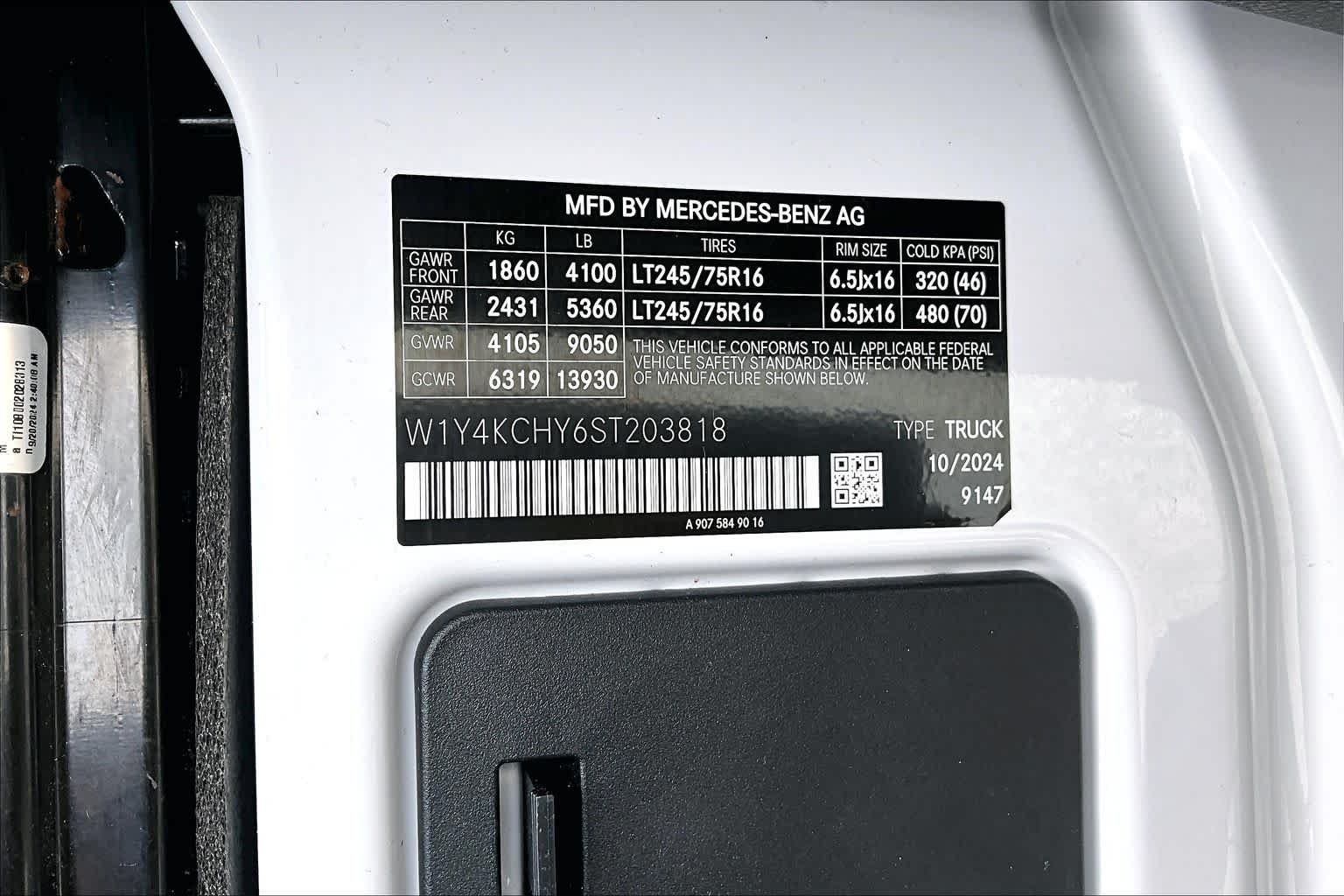 Used 2025 Arctic White Mercedes-Benz  image 39