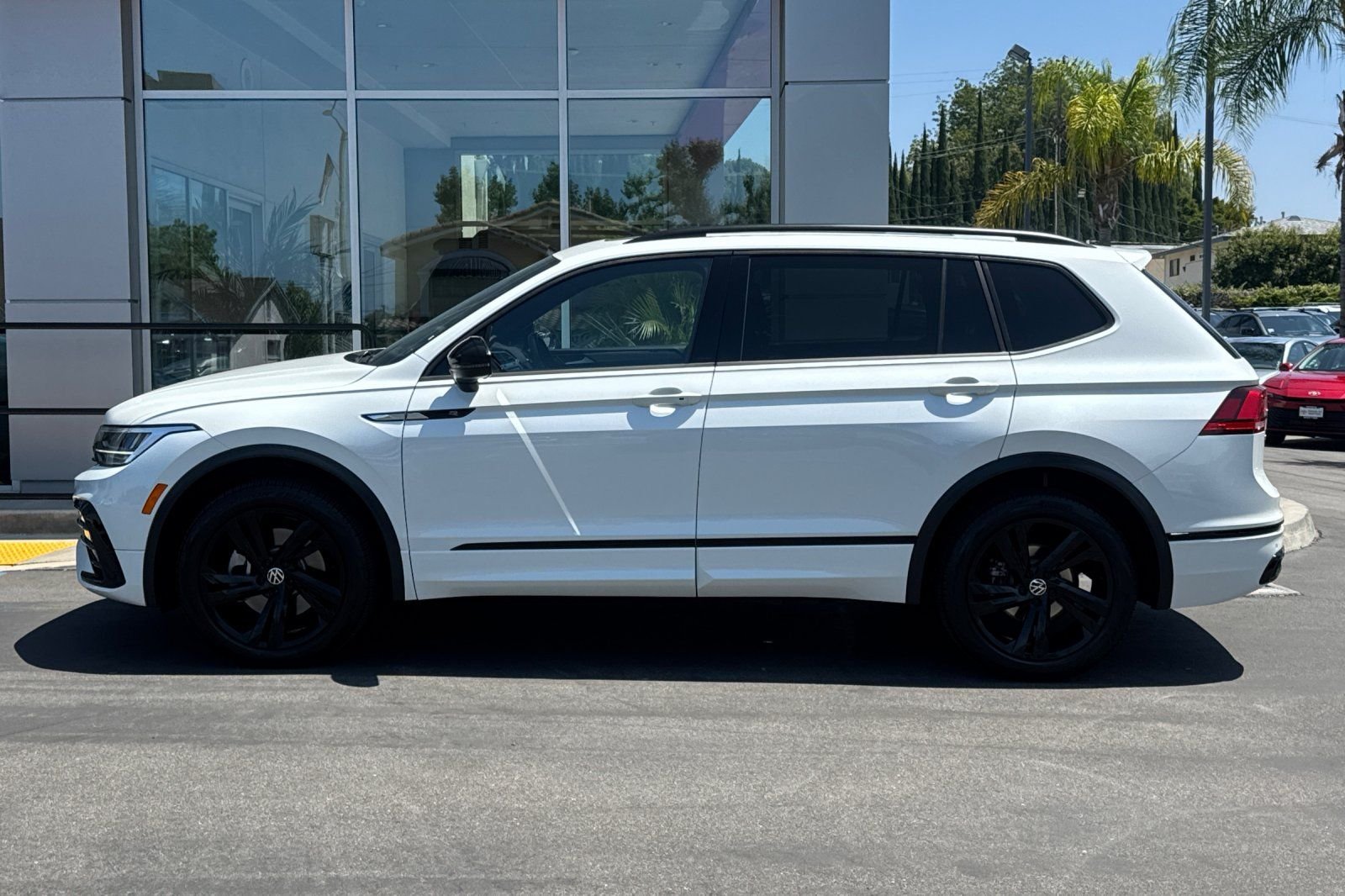 Used 2023 White Volkswagen 2.0T SE R-Line Black image 8
