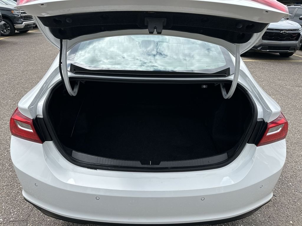 Used 2024 Summit White Chevrolet 1LT image 32