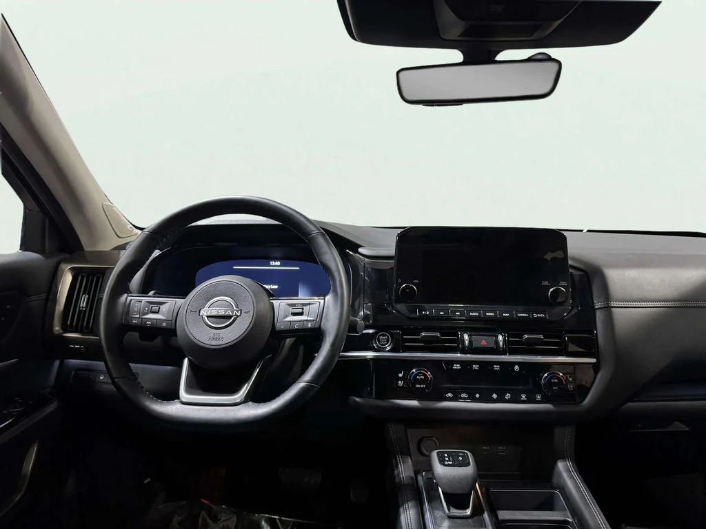 Certified Used 2024 Pearl White Tricoat Nissan Platinum image 10