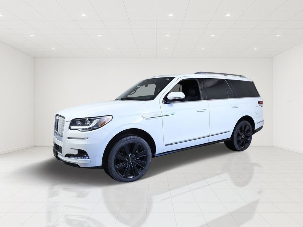 Used 2023 White Lincoln Reserve image 5