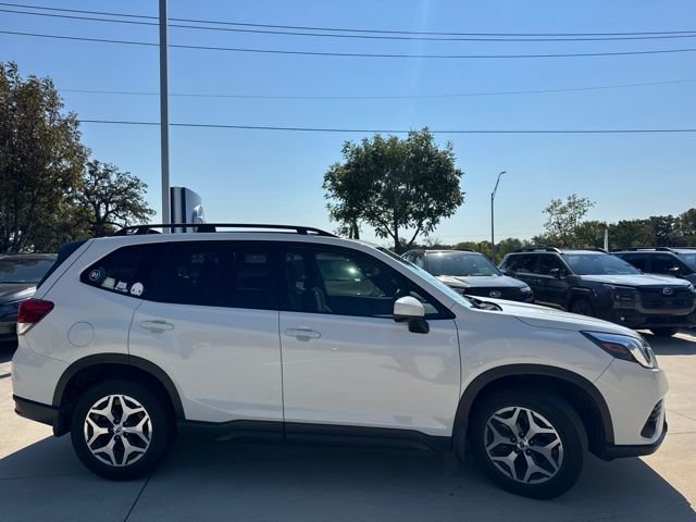 Used 2024  Subaru Premium image 2