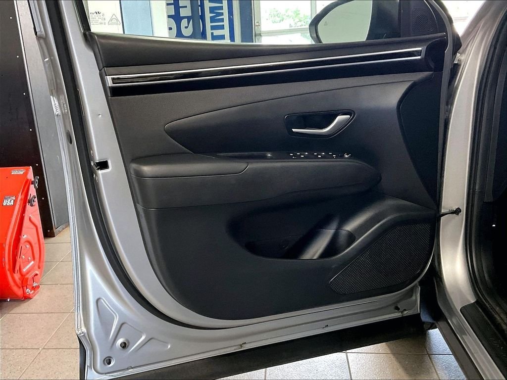 Used 2023 Silver Hyundai SEL image 9