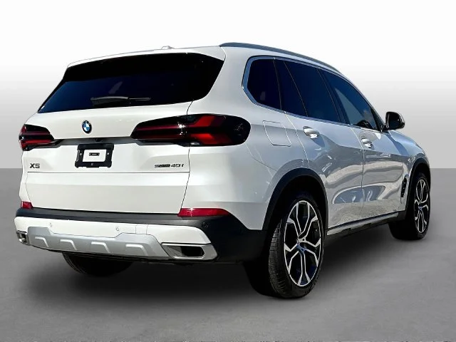 Used 2026 White BMW sDrive40i image 7