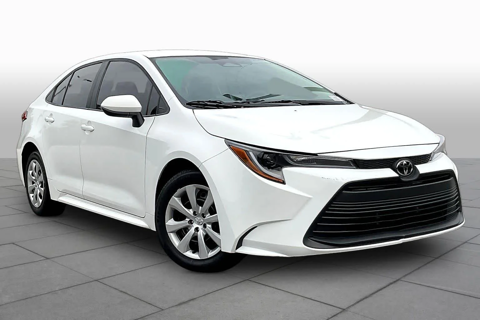 Used 2026 Ice Cap Toyota LE image 5