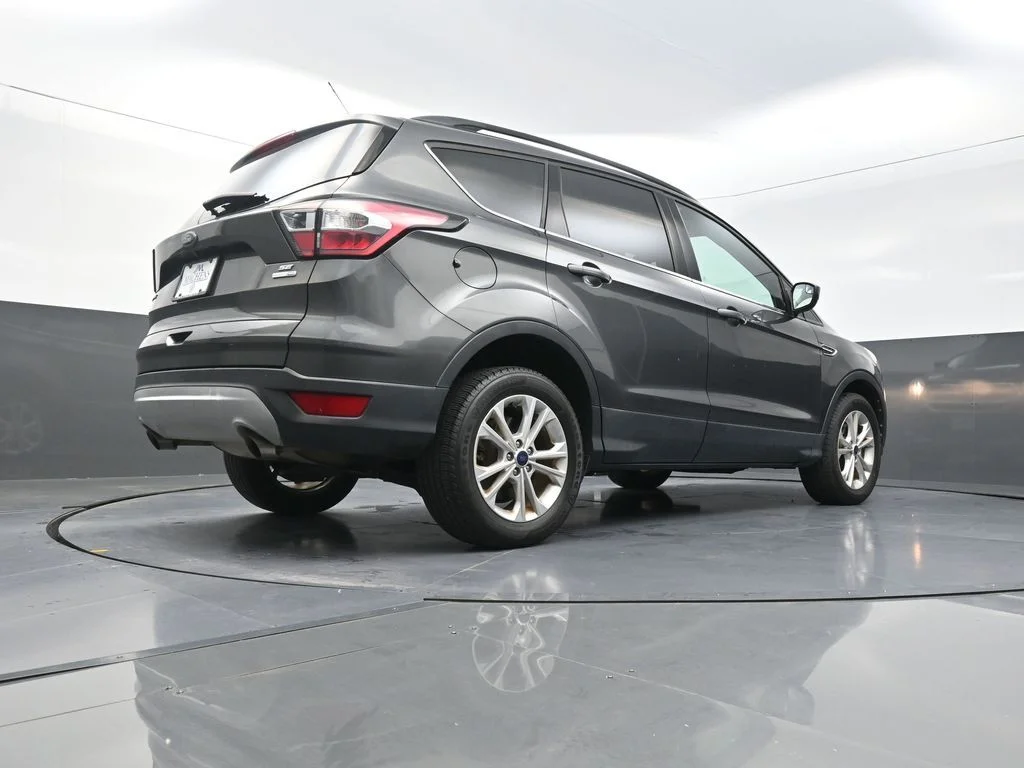 Used 2018 Gray Ford SE image 29