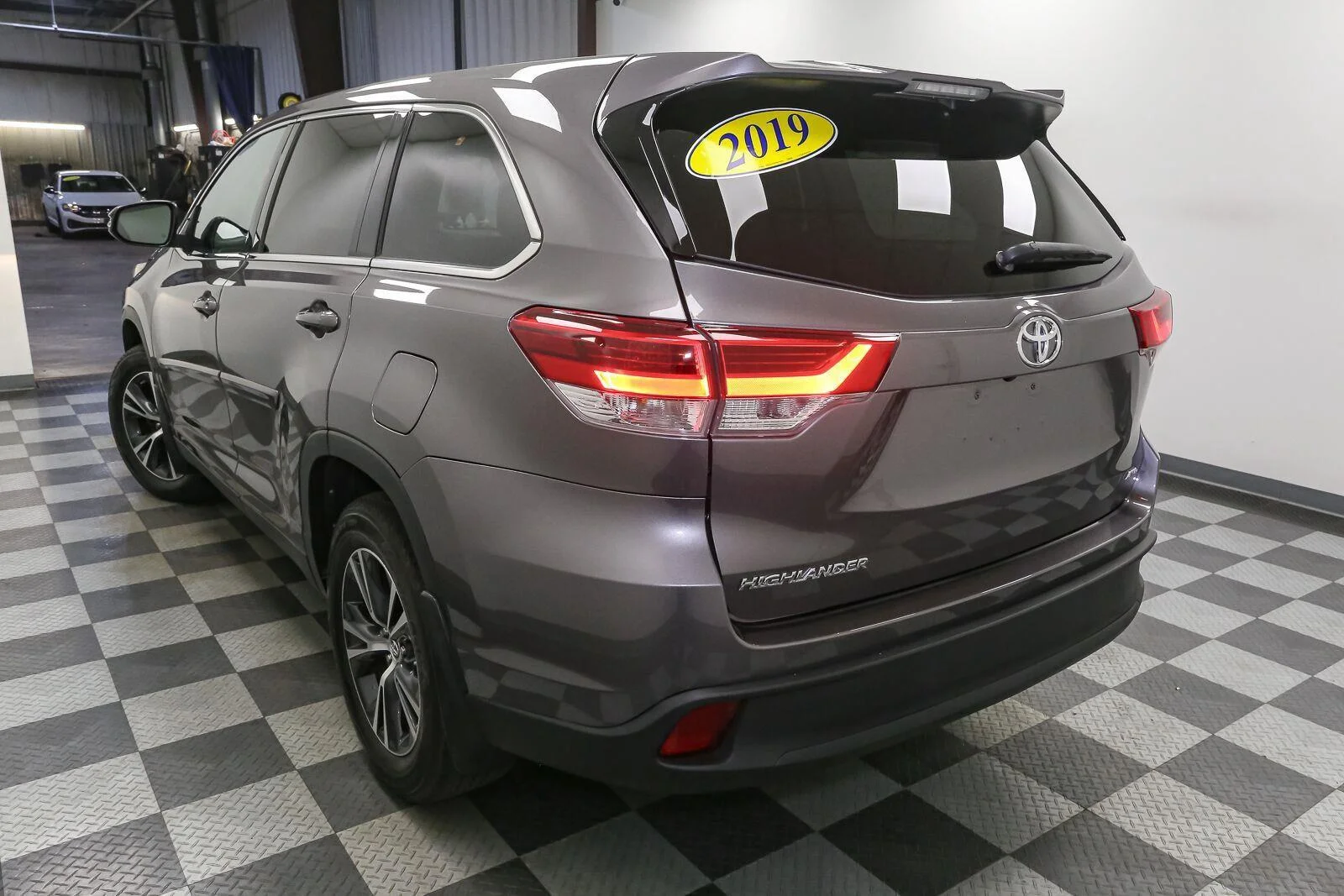 Used 2019 Predawn Gray Mica Toyota LE image 9