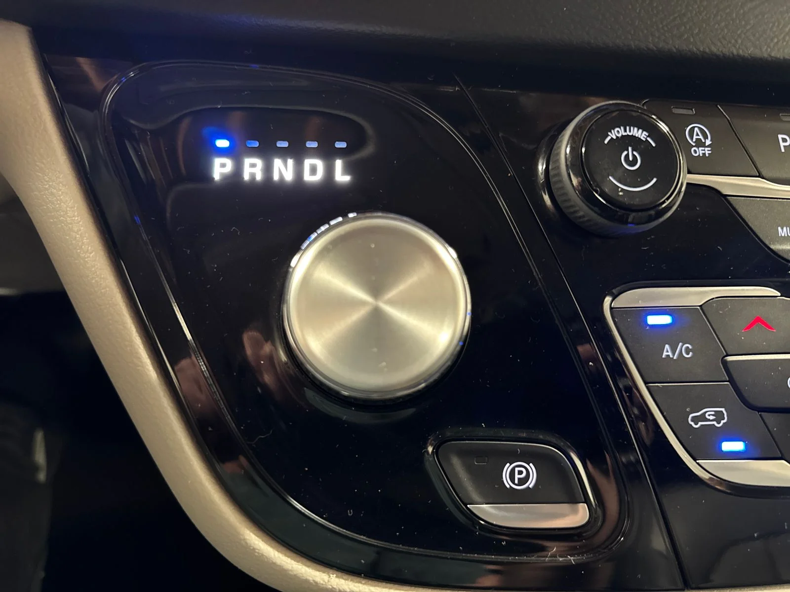 Used 2023 Silver Mist Clearcoat Chrysler Touring L image 24