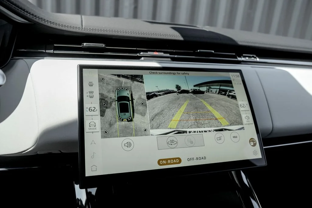 New 2026 Fuji White Land Rover Dynamic SE image 14