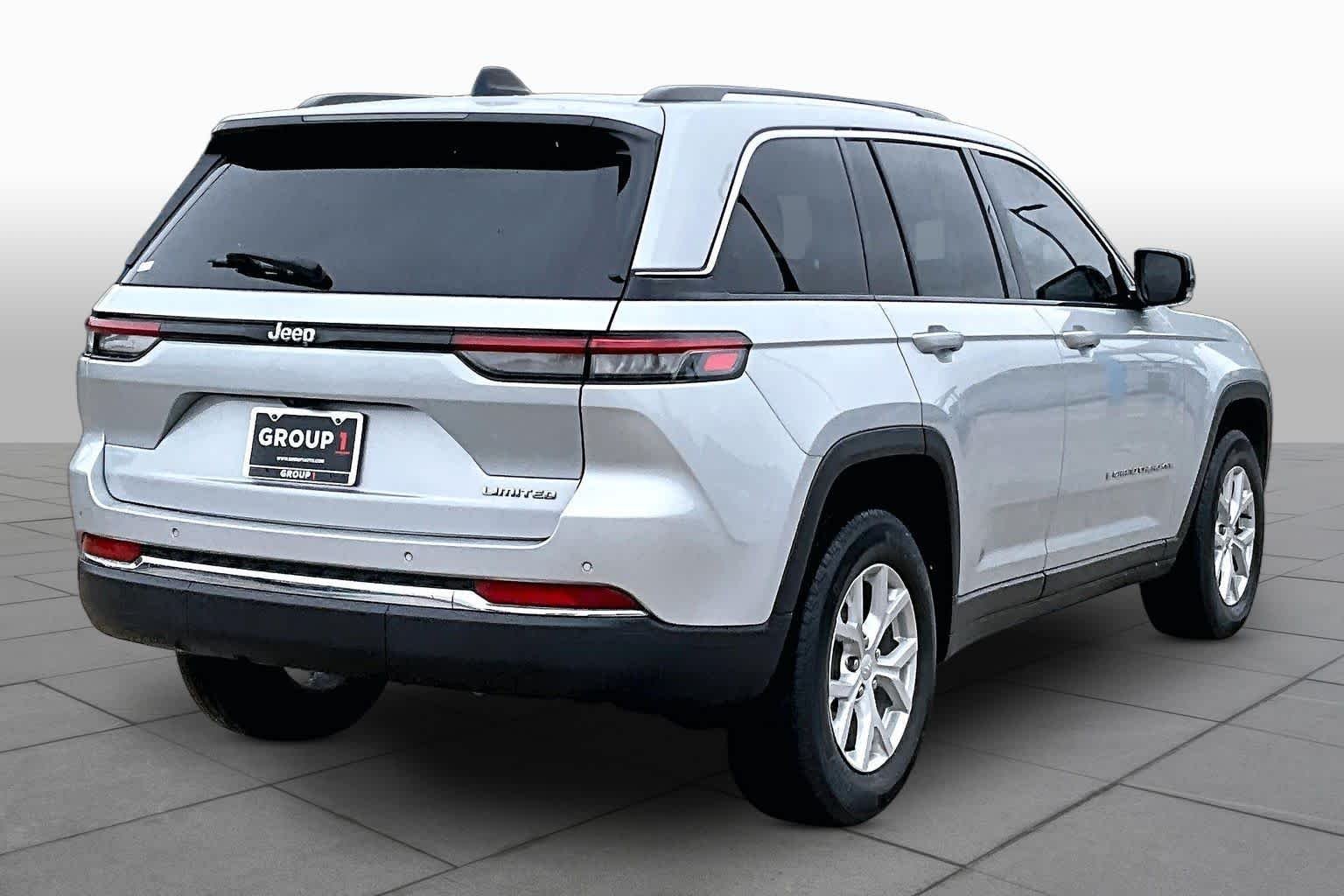 Used 2023 Silver Zynith Jeep Limited image 13