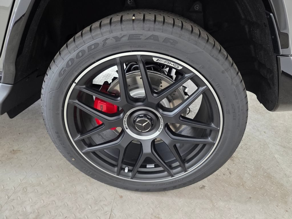 New 2027 MANUFAKTUR Arabian Grey Non- Metallic Mercedes-Benz AMG® G 63 SUV image 29