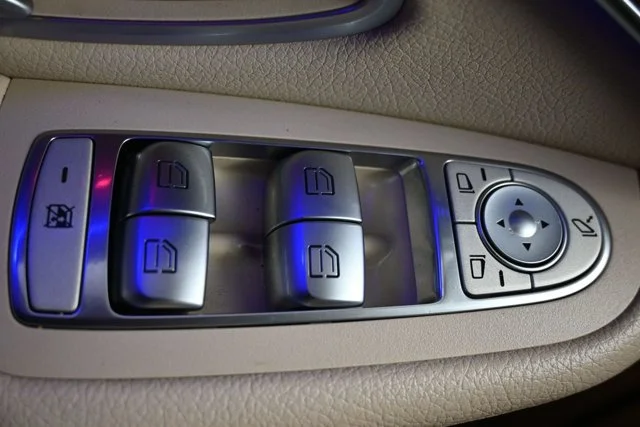 Used 2022 Blue Mercedes-Benz GLC 300 image 28