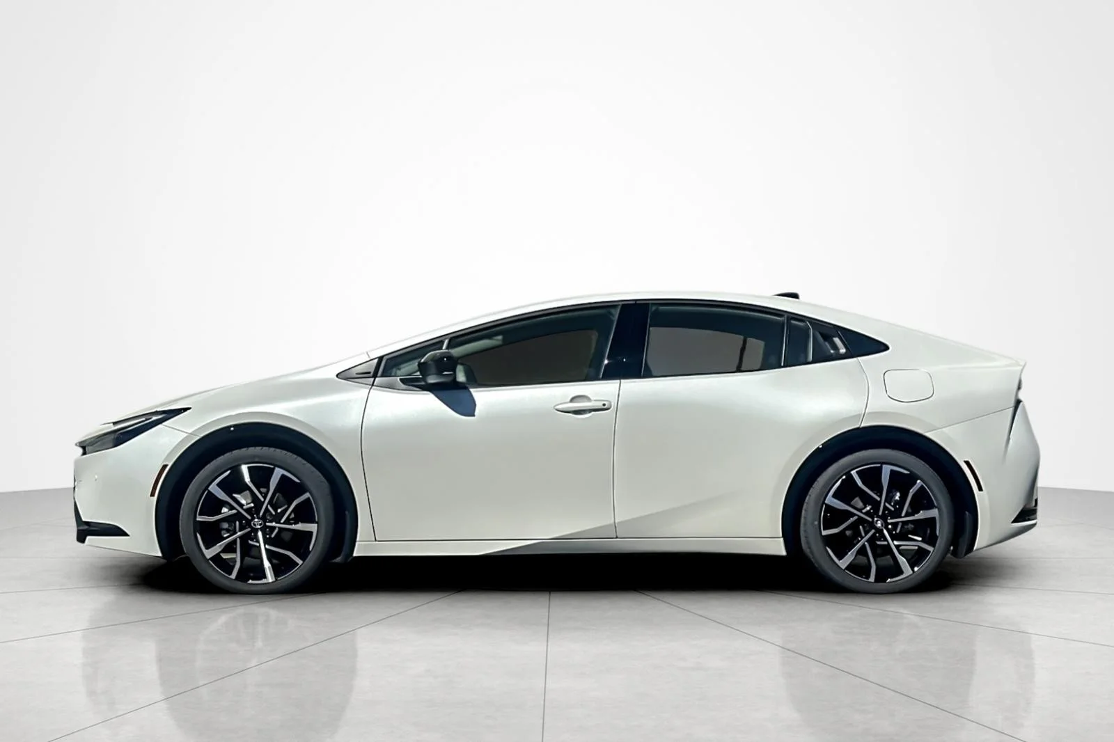 New 2027 Wind Chill Pearl <sup>1</sup> Toyota  XSE image 2