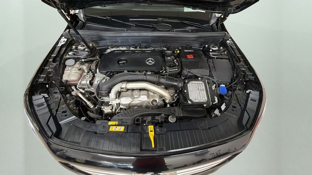 Used 2025 Black Mercedes-Benz GLB 250 image 23