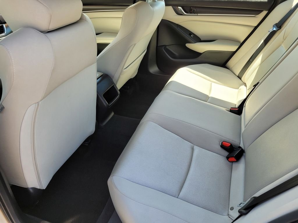 2018 Honda Accord LX - Photo 11