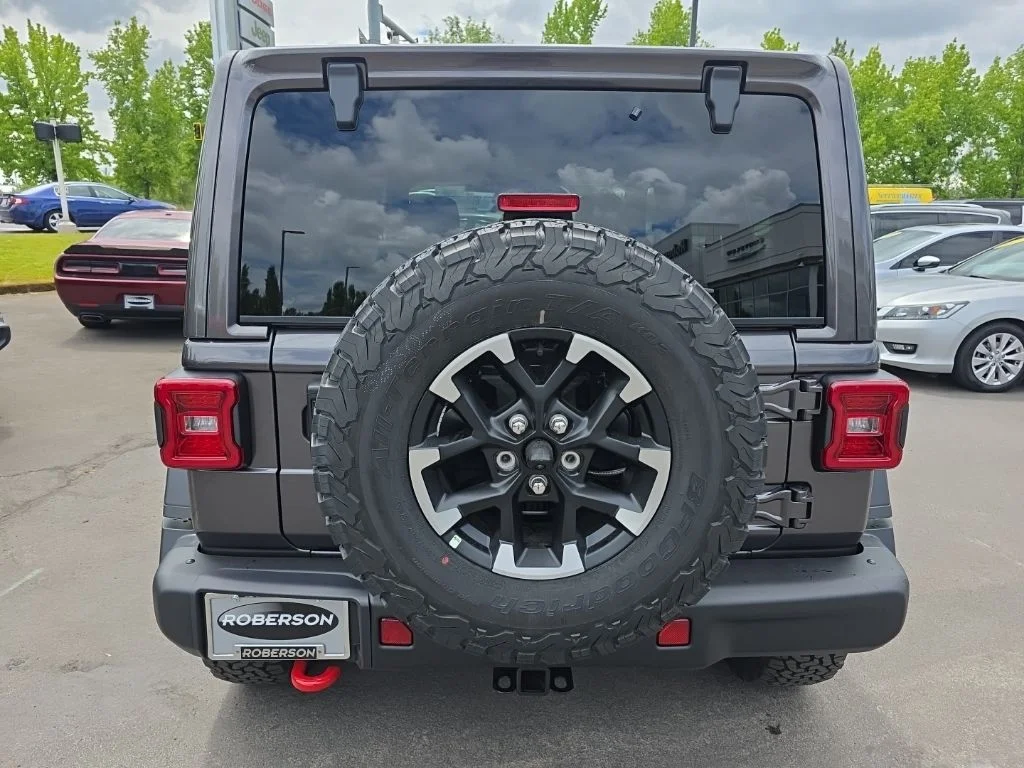 New 2026 Granite Crystal Metallic Clear-Coat Exterior Paint Jeep Rubicon image 4
