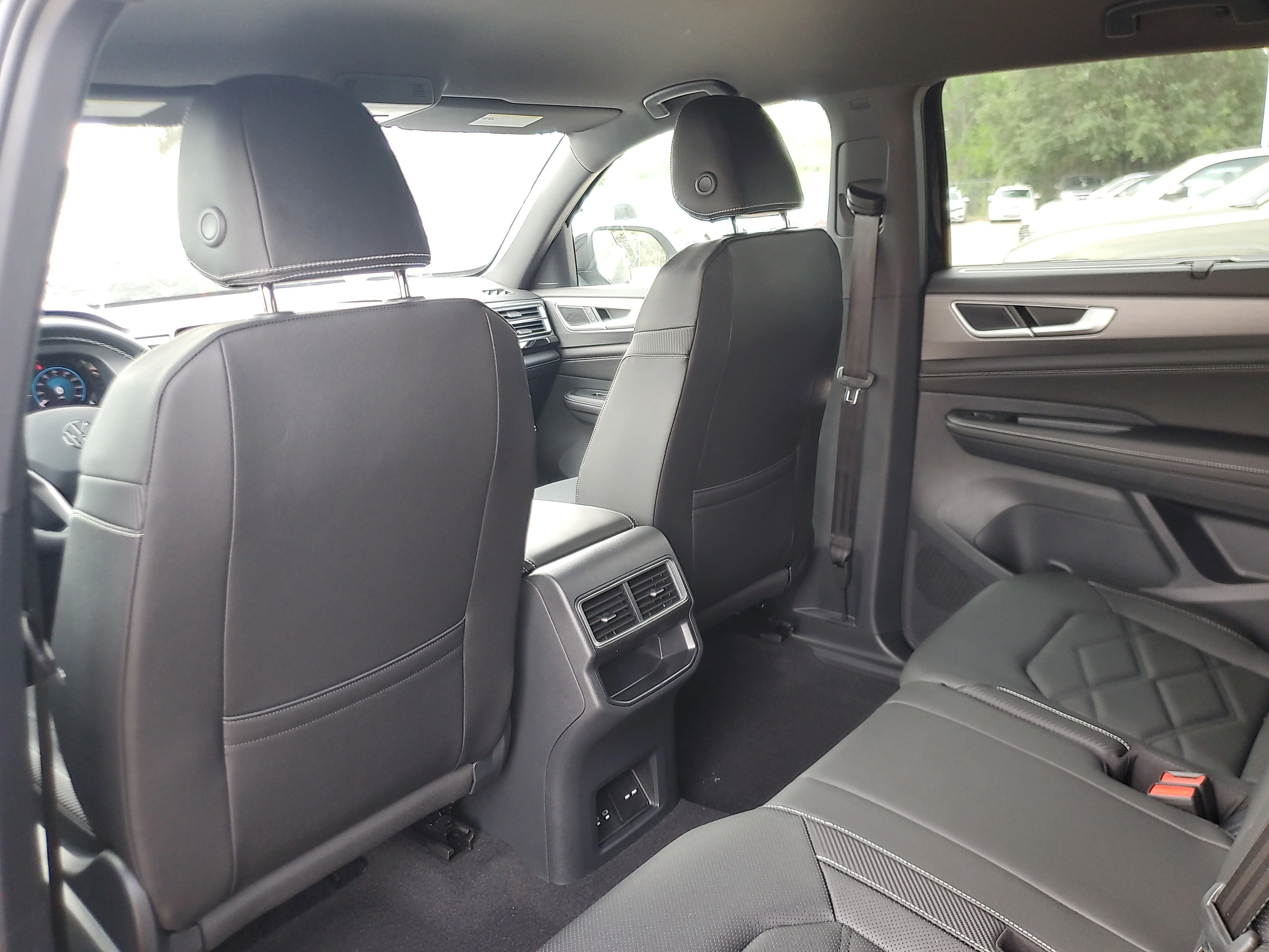 New 2026 Black Volkswagen 2.0T SE w/Technology image 11