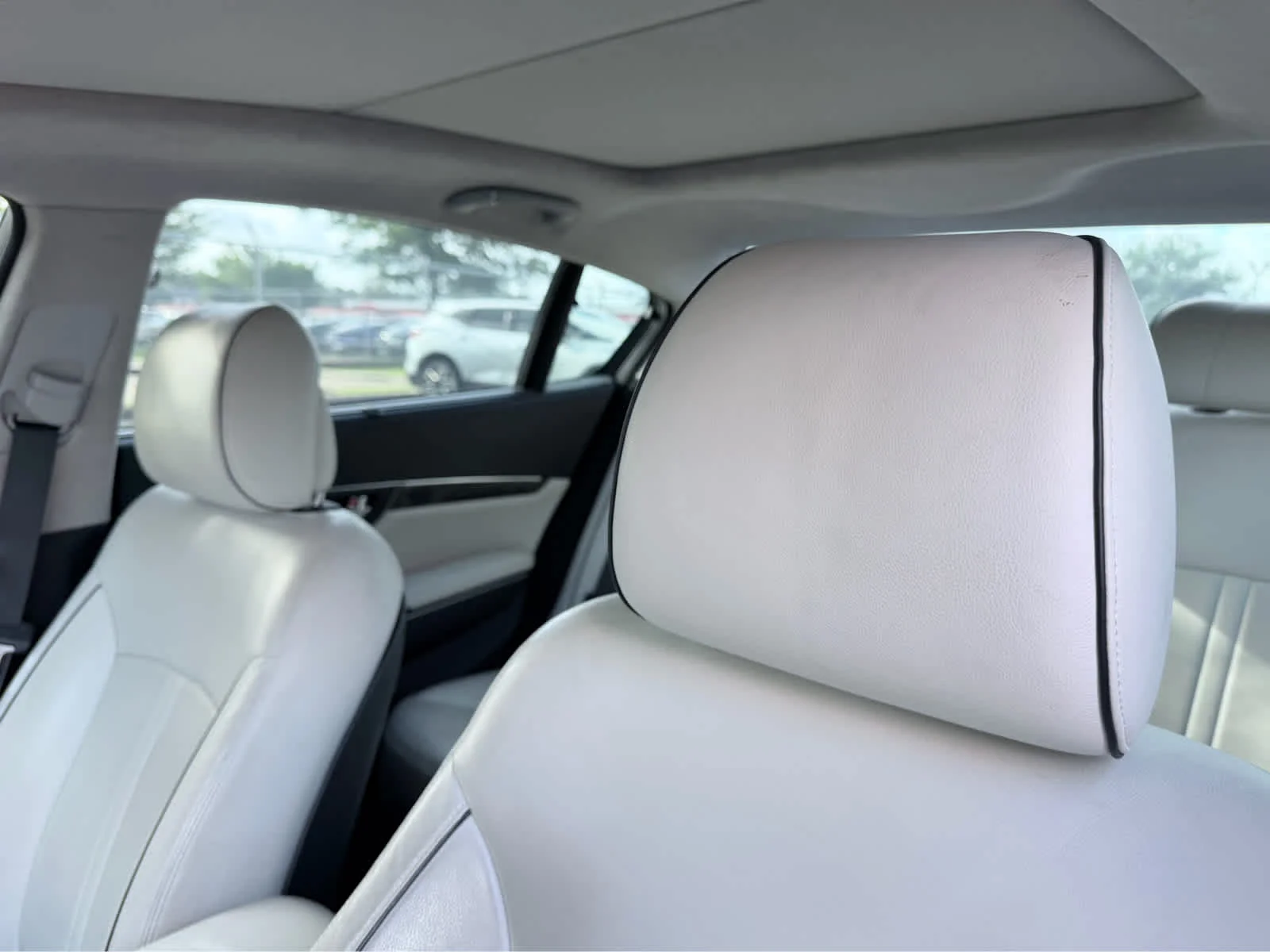 Used 2015  Kia Luxury image 20