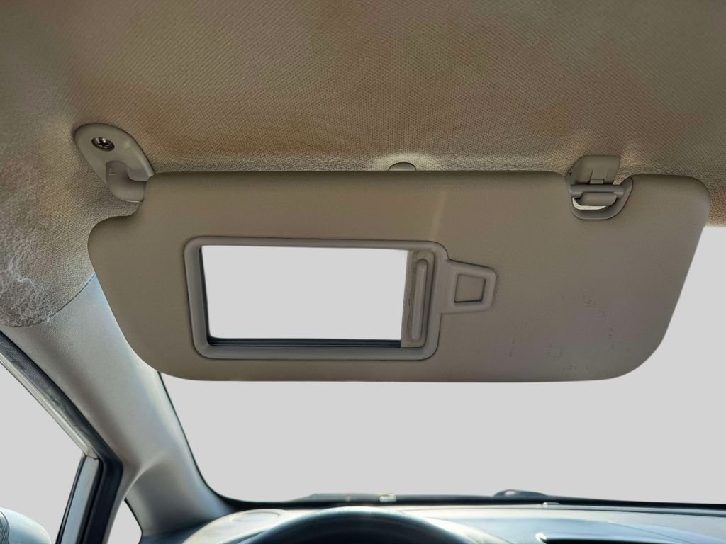 Used 2017 White Kia LX image 27