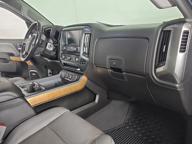 Used 2019 IRIDESCENT PEARL TRICOAT Chevrolet LTZ image 23