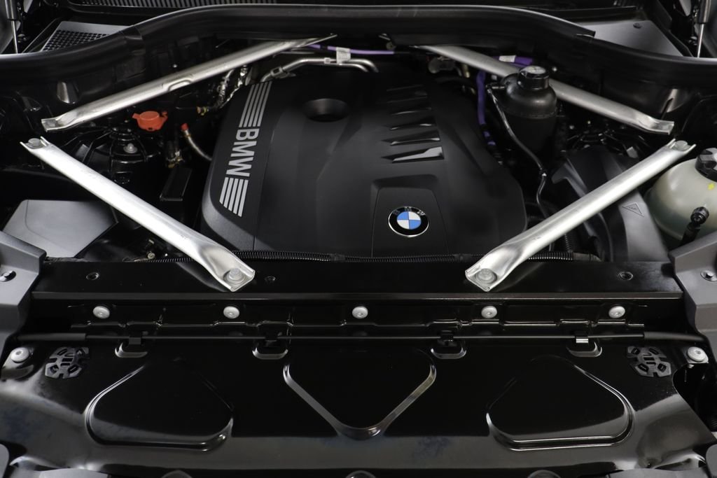 Certified Used 2026 Black Sapphire Metallic BMW xDrive40i image 22