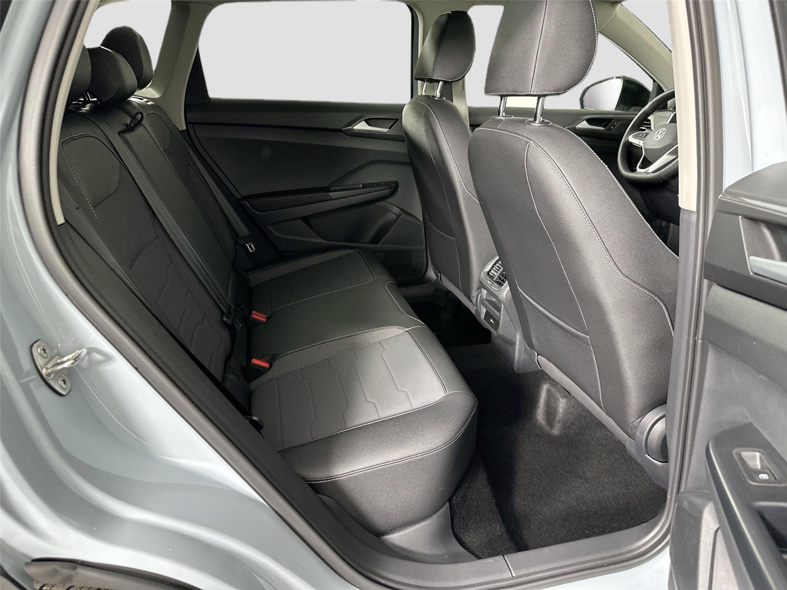 Certified Used 2025  Volkswagen SE Black image 16