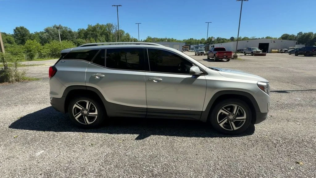 Used 2021 Silver GMC SLT image 9