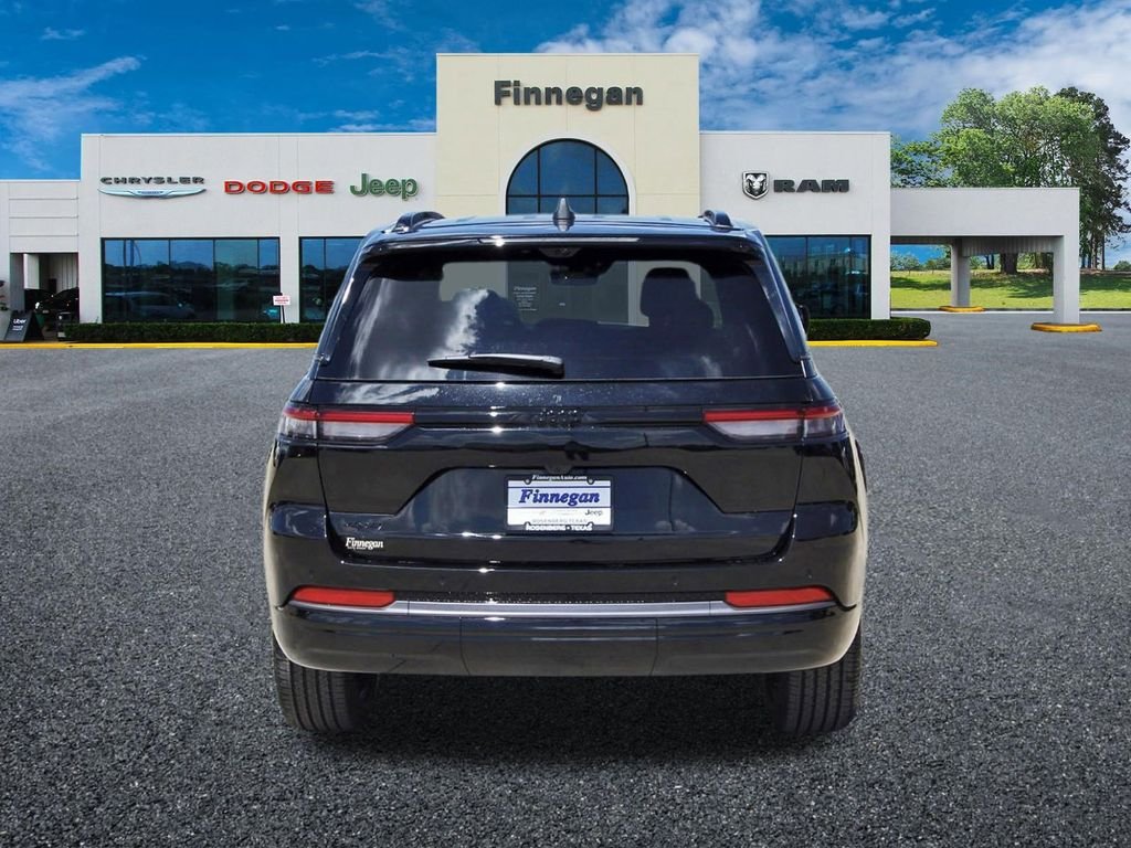 New 2026 Diamond Black Crystal Pearl-Coat Exterior Paint Jeep Limited Reserve image 5