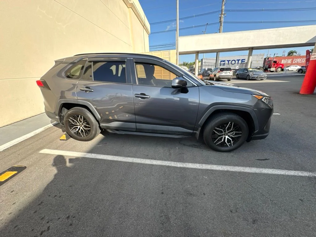 Used 2021 Gray Toyota XLE image 4